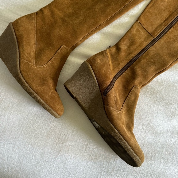 Colin Stuart brown suede wedge boots - Picture 4 of 9